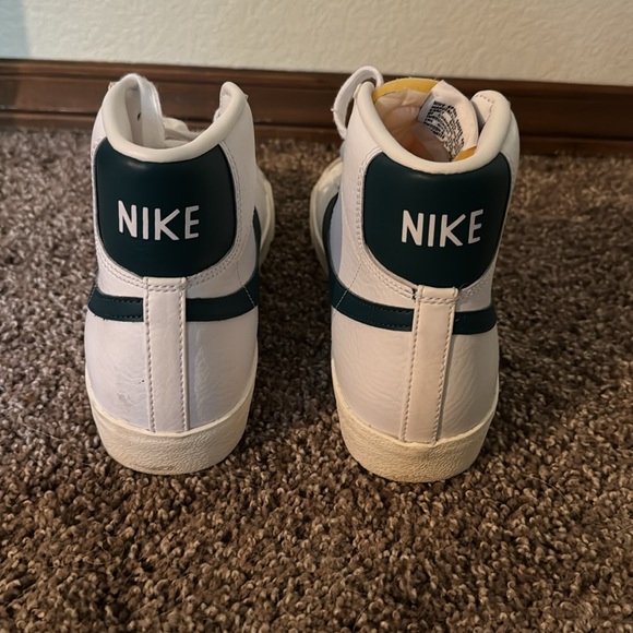 Nike Blazers - Picture 2 of 5